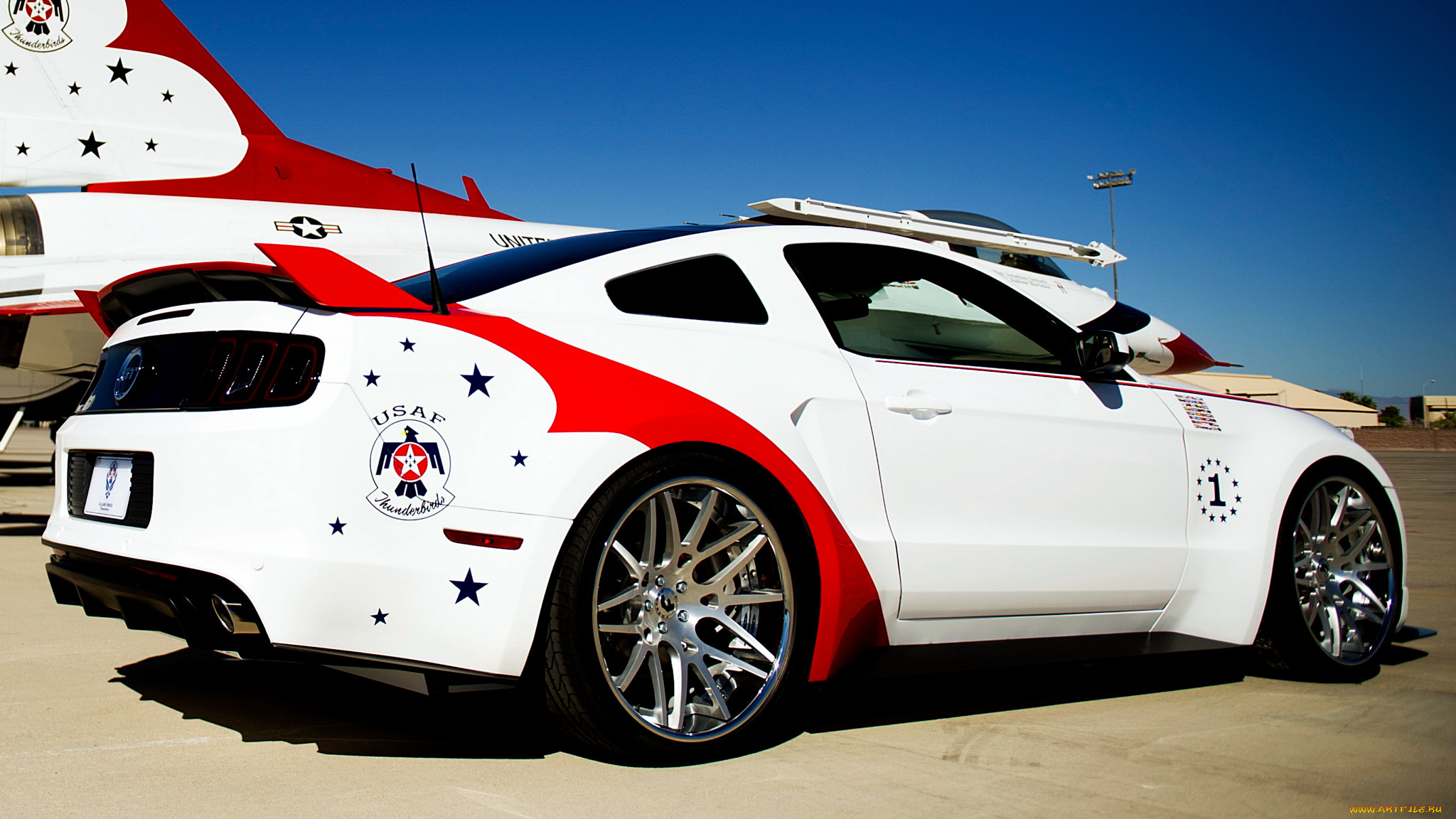 Тюнинг форс. Ford Mustang 2014 USA Tuning. Мустанг с большим спойлером. Пятнистый Мустанг. Мустанг Гуди.